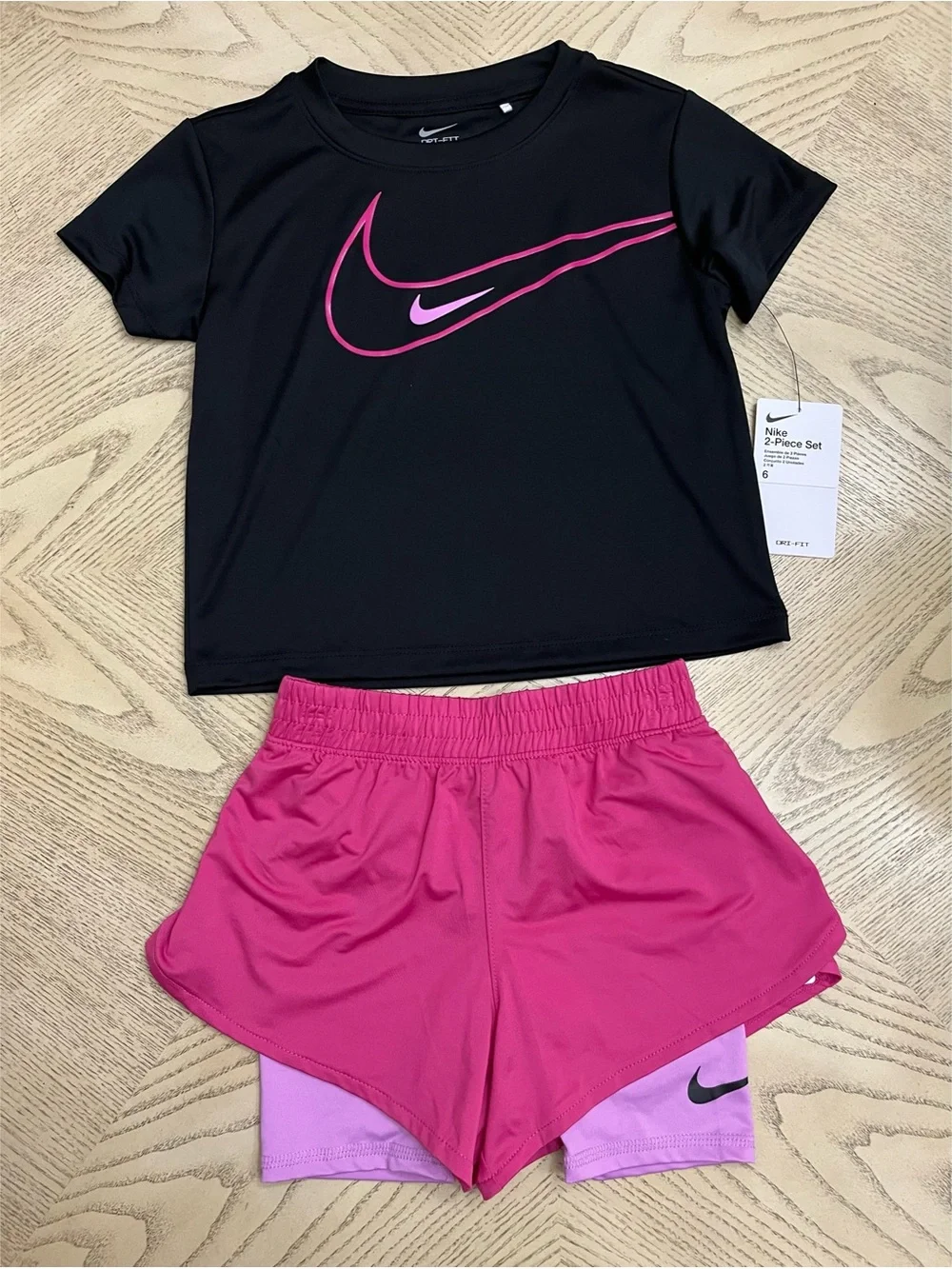*BUNDLE* Girls Nike Short Sleeve Tees & Shorts Size 6